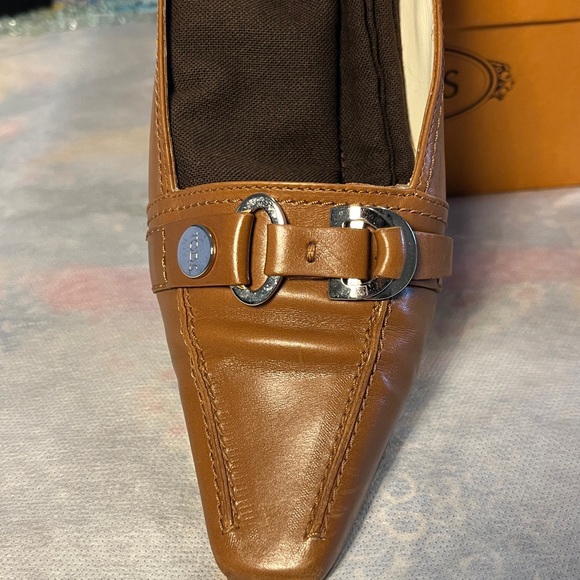 Tod's Tan Leather Loafers with Buckle - Picture 2 of 9